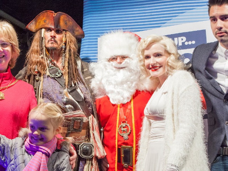 Hundreds turn out for big Christmas Lights Switch-On in Morpeth